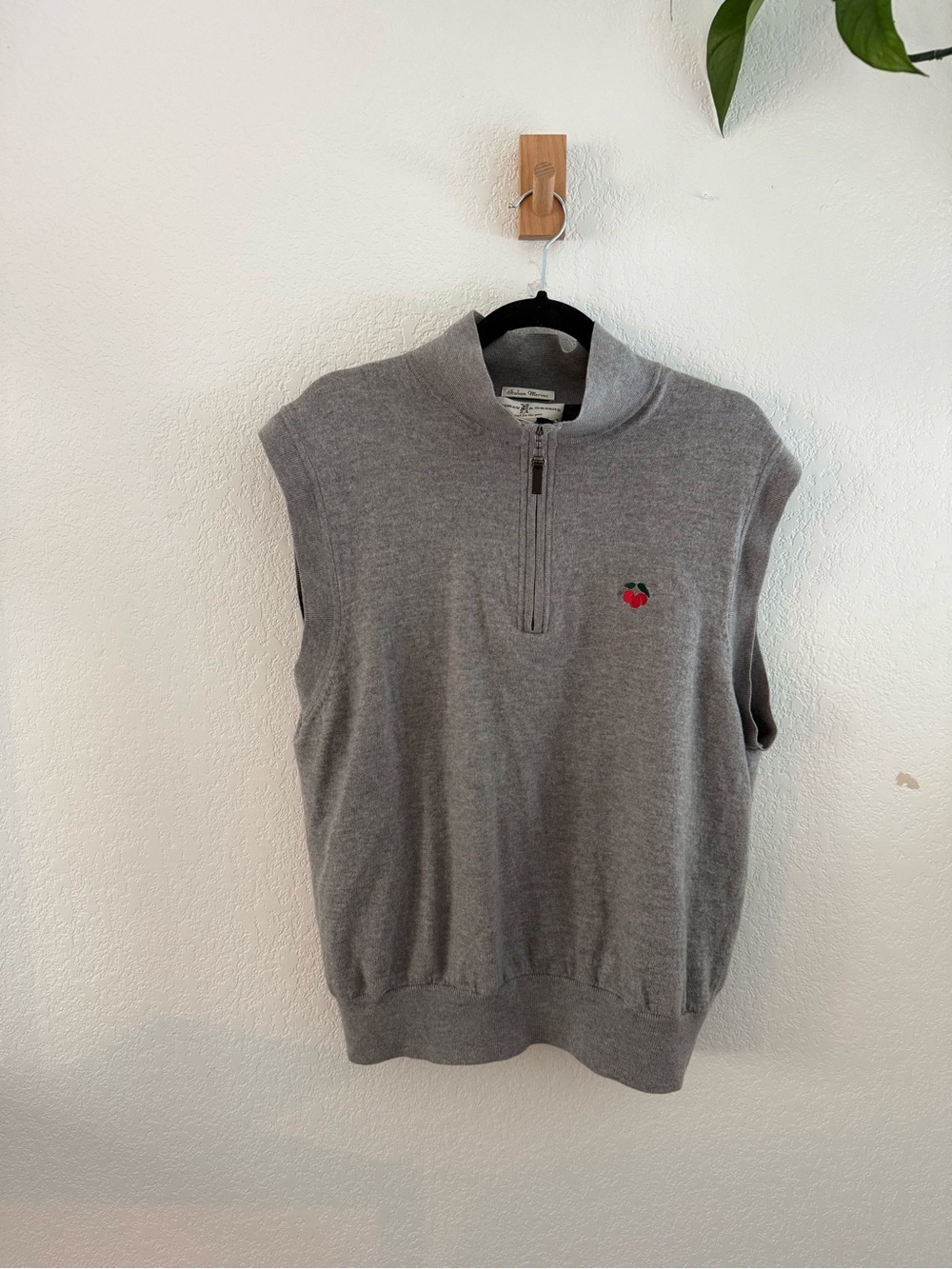 Vintage Men's Gray Sleeveless Half-Zip Sweater with Cherry Logo